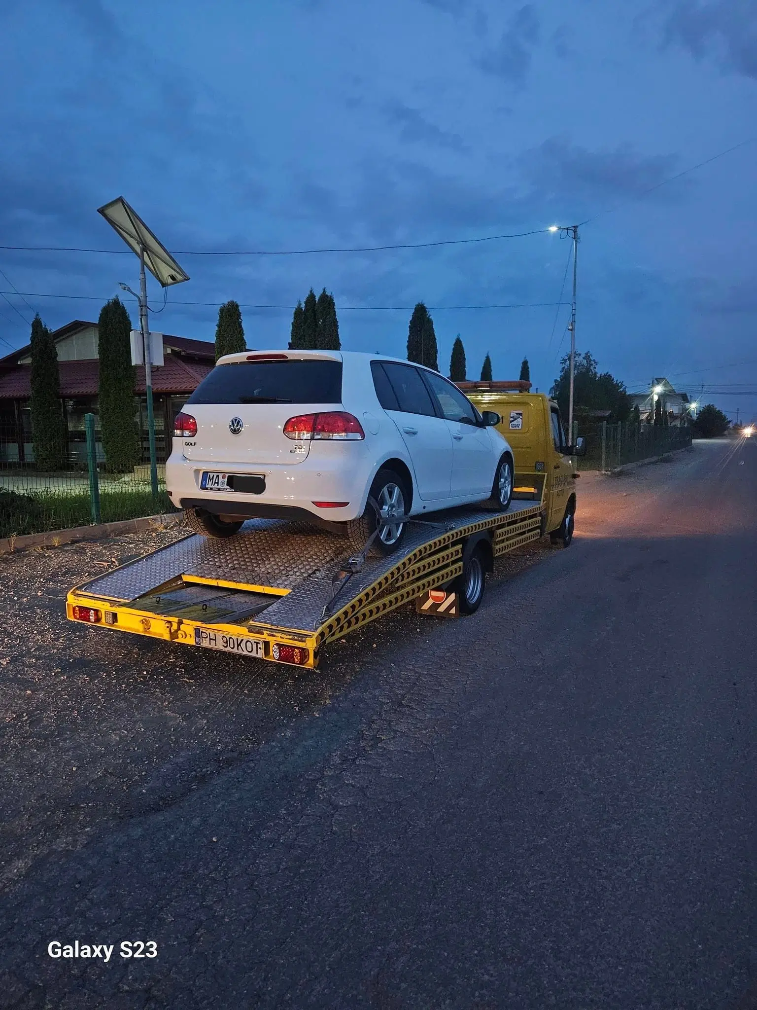 Poză cu mașina de tractare