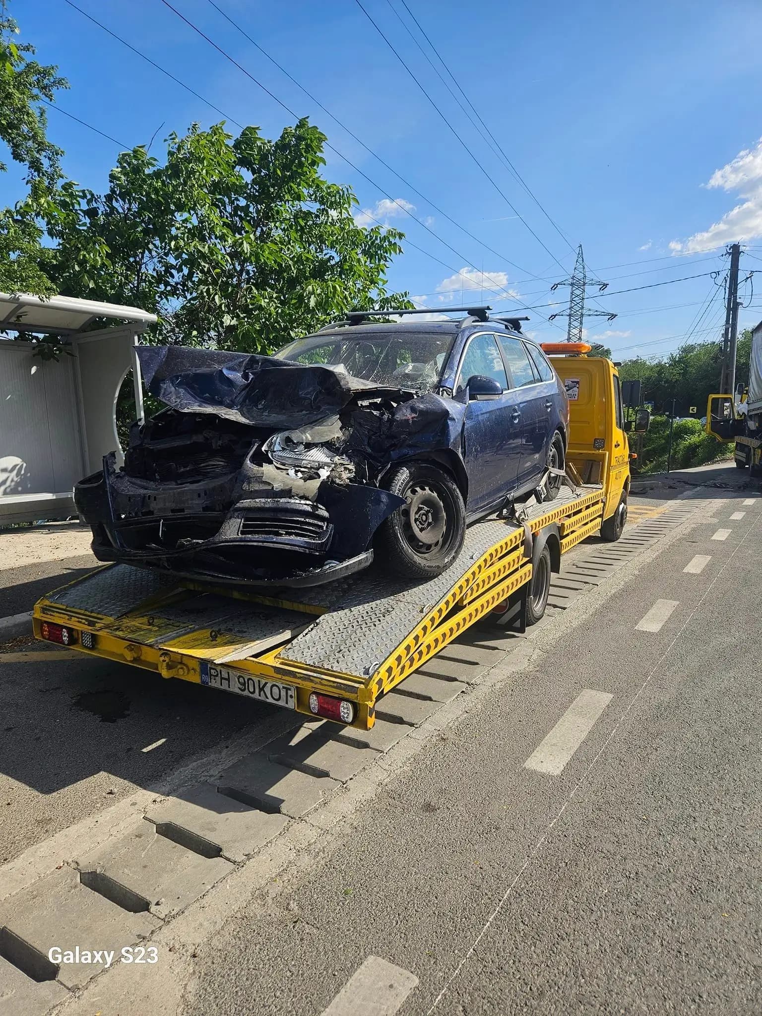Poză cu mașina de tractare