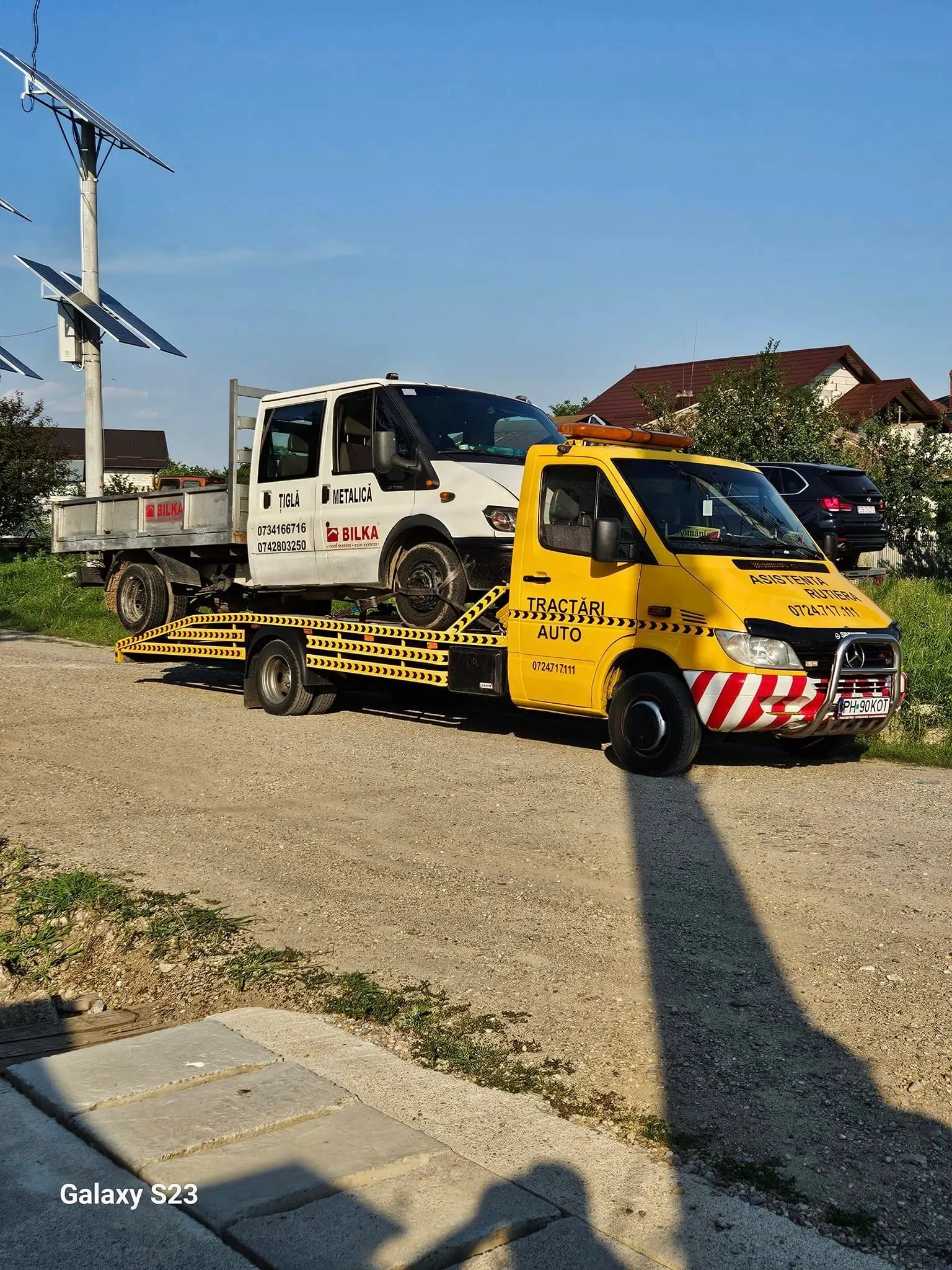 Poză cu mașina de tractare