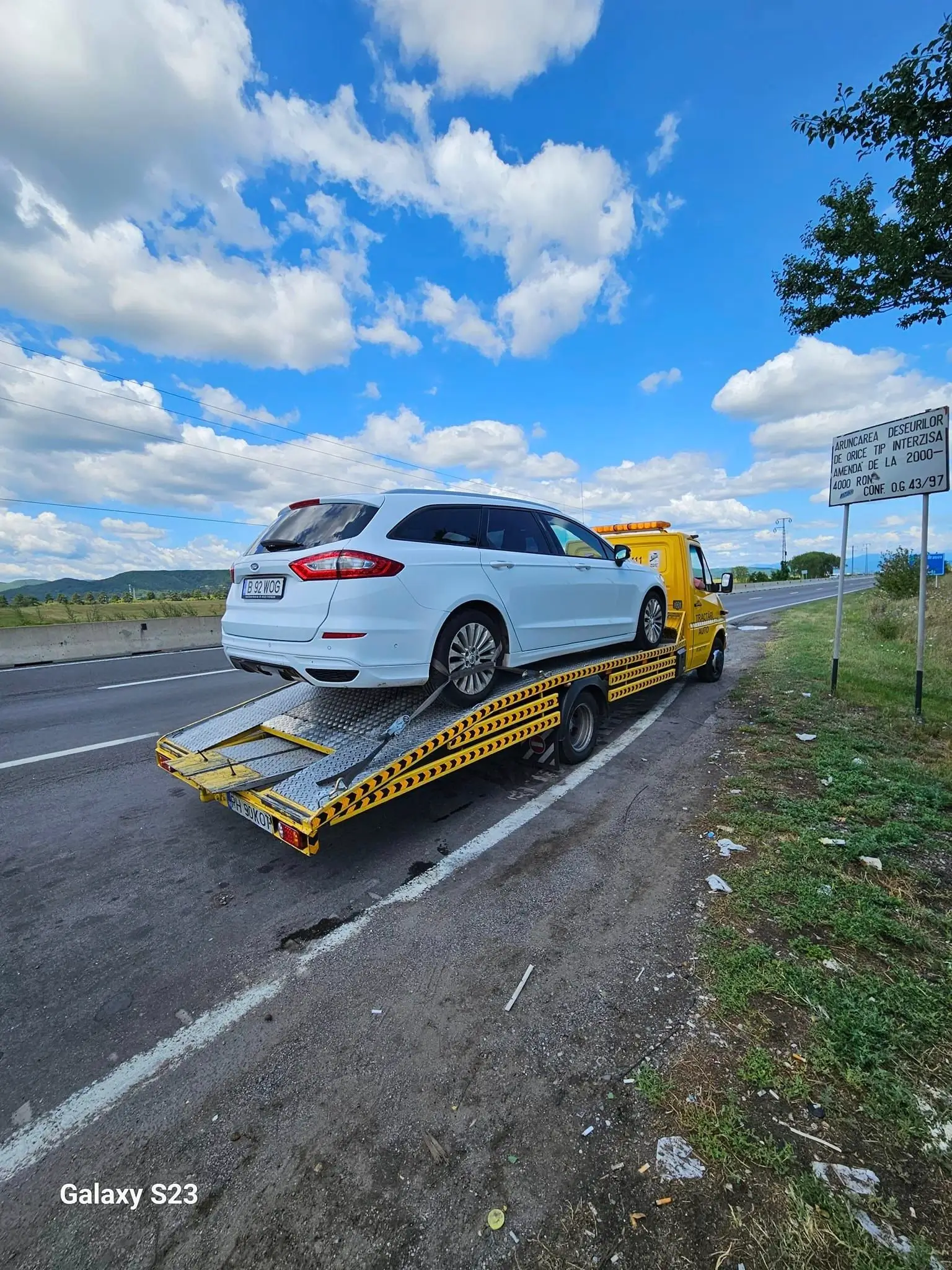 Poză cu mașina de tractare