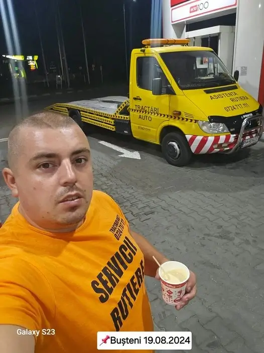 Poză cu mașina de tractare