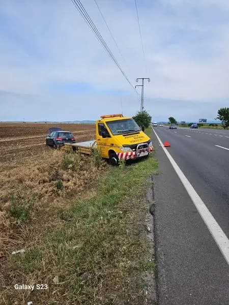 Poză cu mașina de tractare