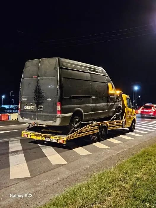 Poză cu mașina de tractare