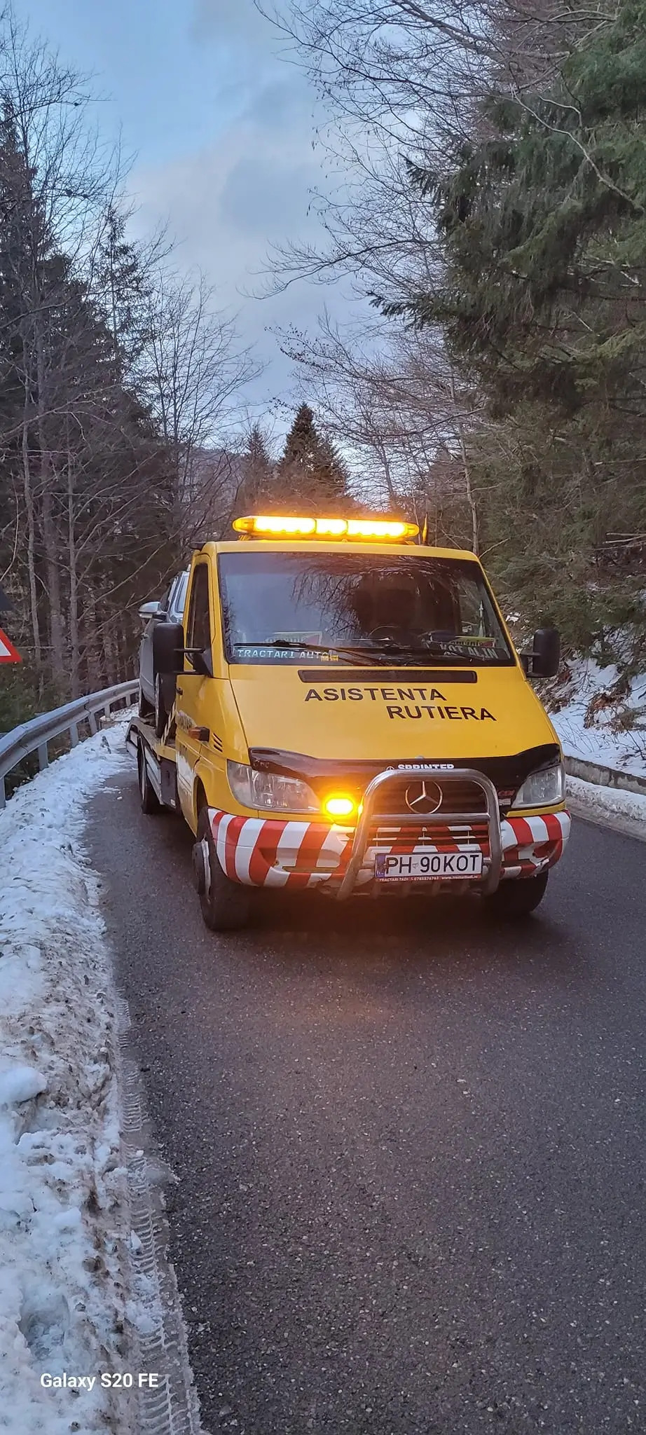 Poză cu mașina de tractare